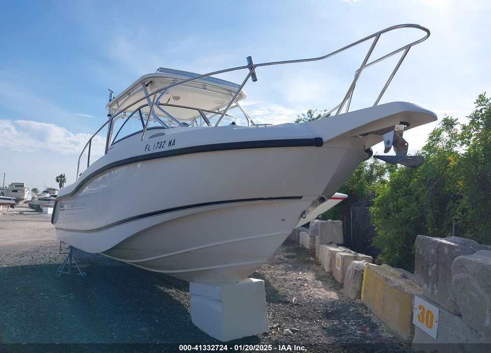 2005 BOSTON WHALER BOAT VIN: BWCE1163A505