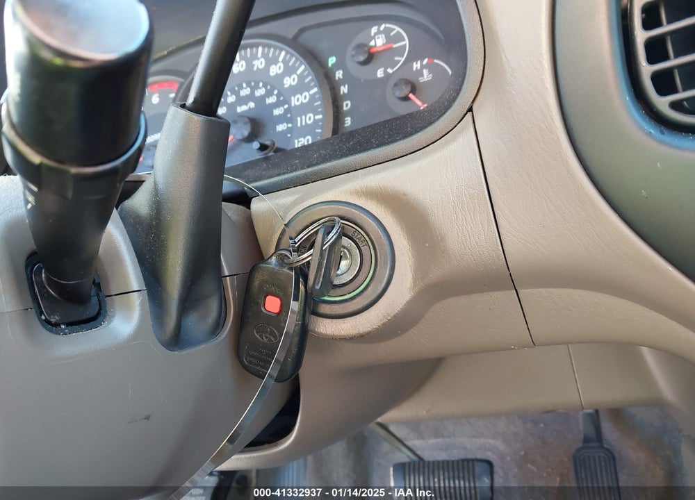 2005 TOYOTA TUNDRA LIMITED V8 VIN: 5TBDT48105S471916