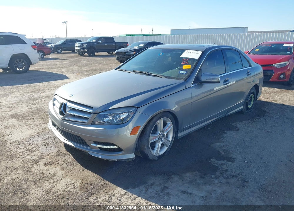 2011 MERCEDES-BENZ C 300 LUXURY/SPORT VIN: WDDGF5EB1BR136906