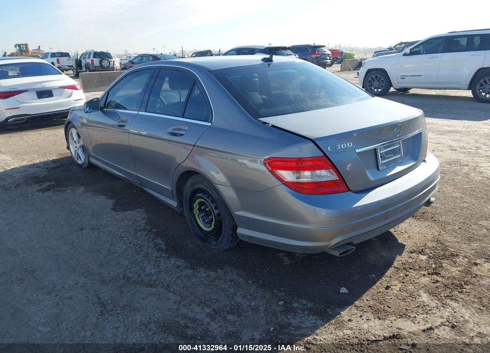 2011 MERCEDES-BENZ C 300 LUXURY/SPORT VIN: WDDGF5EB1BR136906