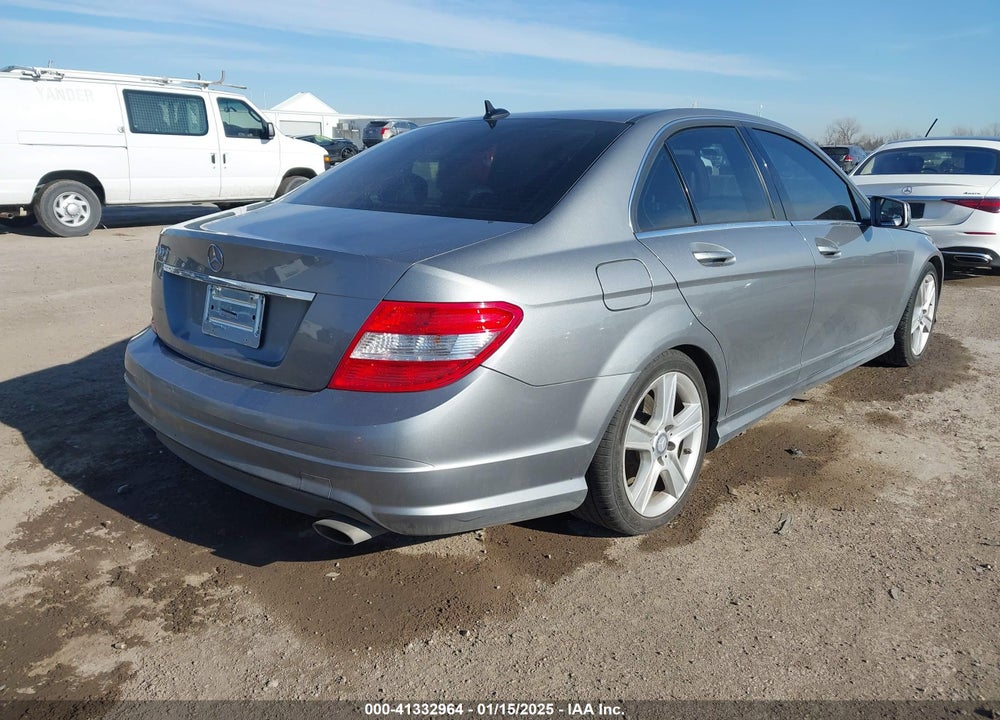 2011 MERCEDES-BENZ C 300 LUXURY/SPORT VIN: WDDGF5EB1BR136906