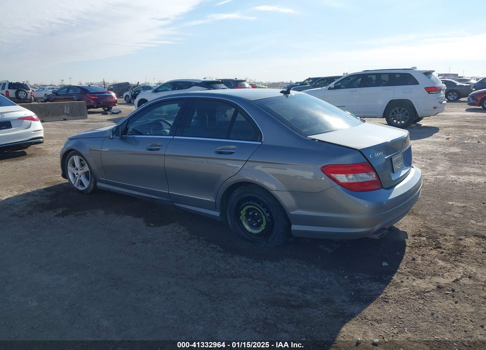 2011 MERCEDES-BENZ C 300 LUXURY/SPORT VIN: WDDGF5EB1BR136906