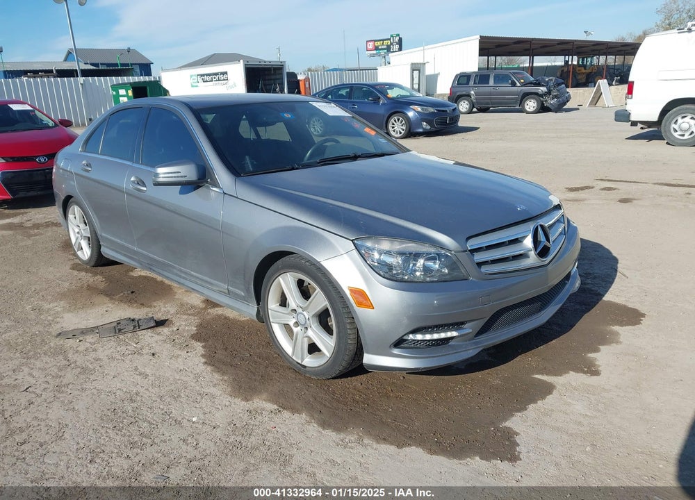2011 MERCEDES-BENZ C 300 LUXURY/SPORT VIN: WDDGF5EB1BR136906