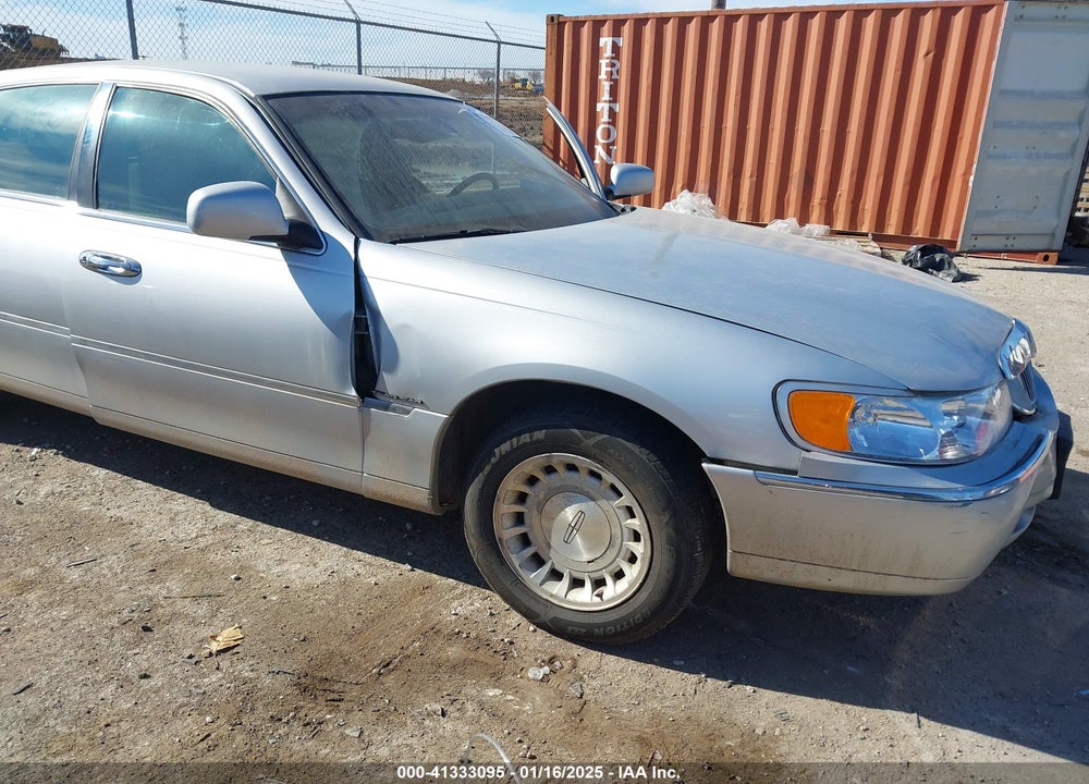 1998 LINCOLN TOWN CAR EXECUTIVE VIN: 1LNFM81W7WY735628