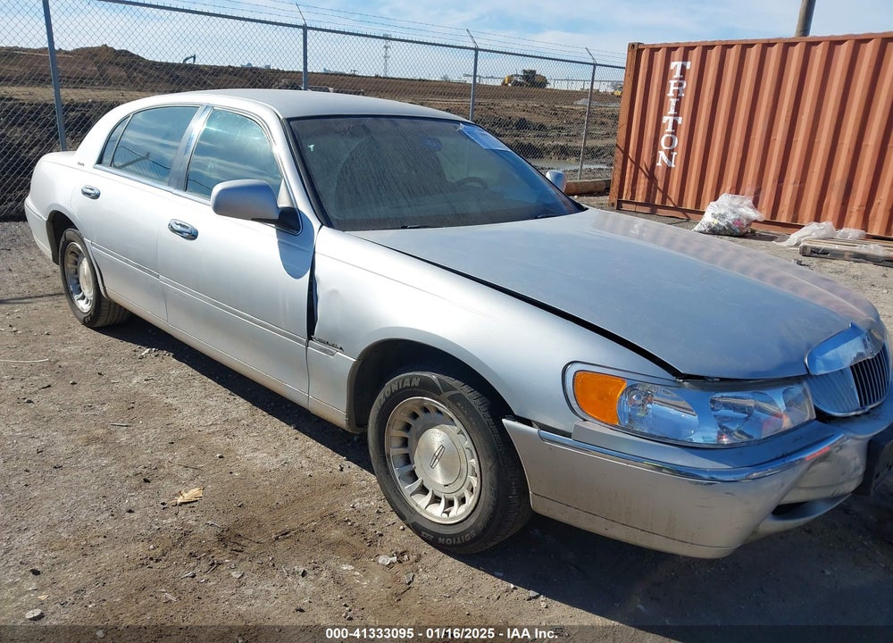 1998 LINCOLN TOWN CAR EXECUTIVE VIN: 1LNFM81W7WY735628