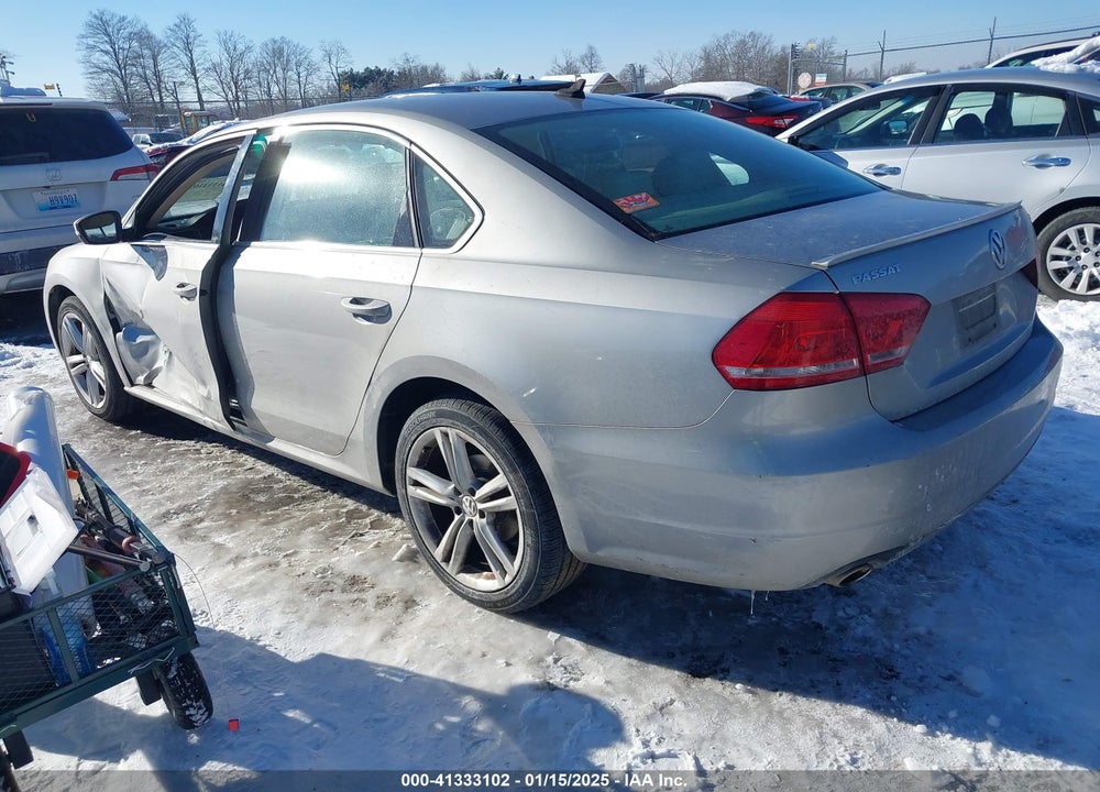 2014 VOLKSWAGEN PASSAT VIN: 1VWBP7A37EC011358
