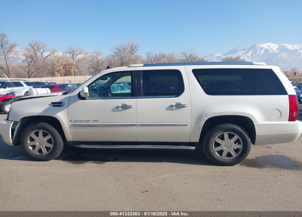 2007 CADILLAC ESCALADE ESV VIN: 1GYFK66827R396002