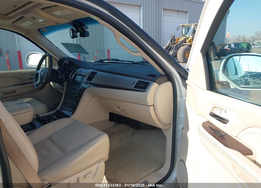 2007 CADILLAC ESCALADE ESV VIN: 1GYFK66827R396002