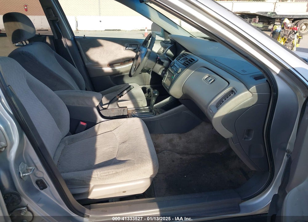 2002 HONDA ACCORD 2.3 EX/2.3 SE VIN: 1HGCG66842A051783