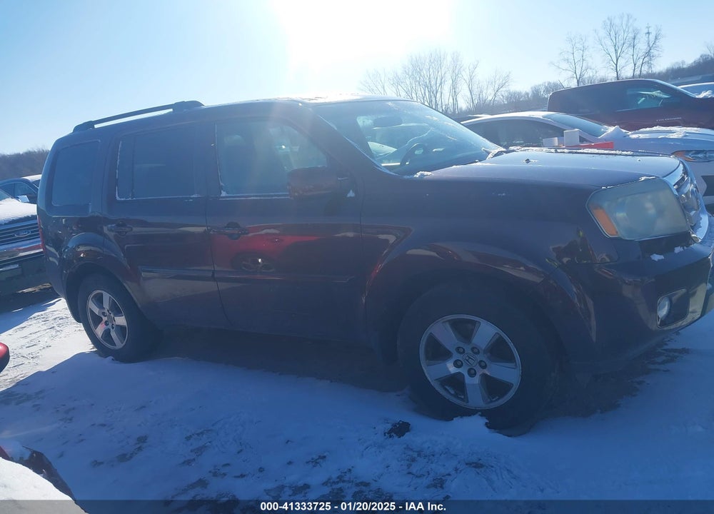 2011 HONDA PILOT EX VIN: 5FNYF4H43BB024037