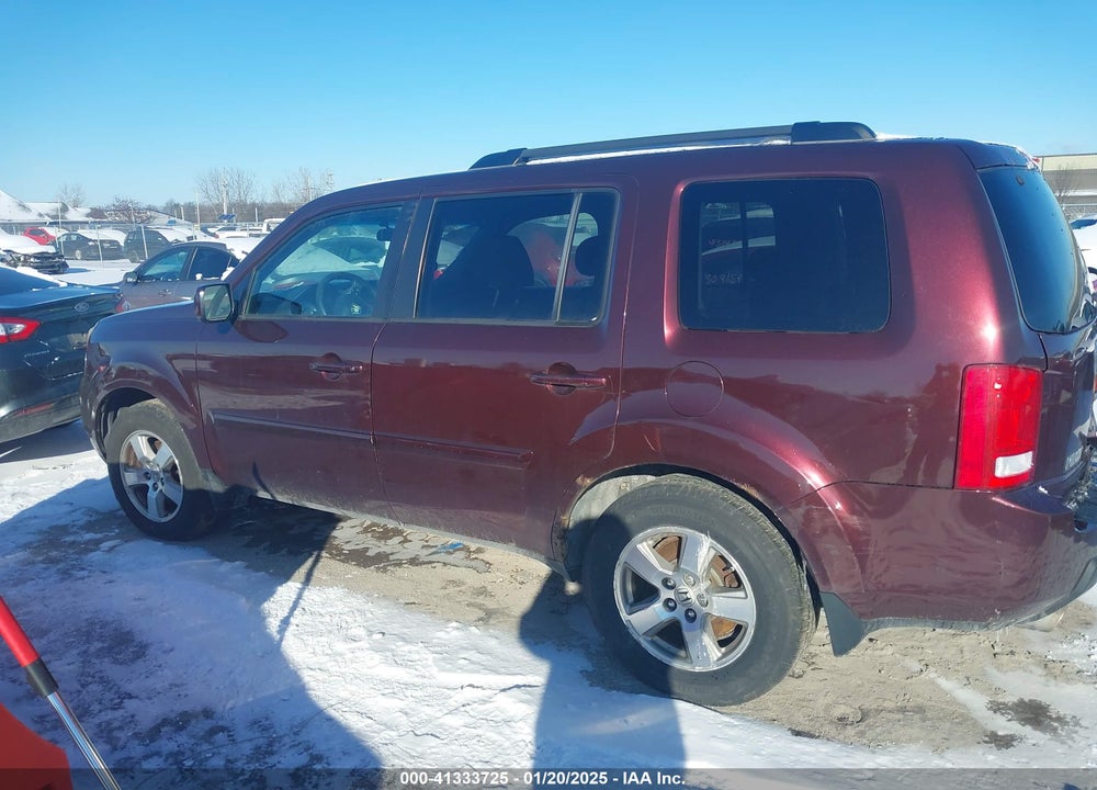 2011 HONDA PILOT EX VIN: 5FNYF4H43BB024037