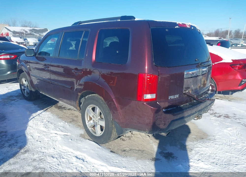 2011 HONDA PILOT EX VIN: 5FNYF4H43BB024037