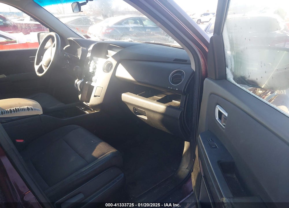 2011 HONDA PILOT EX VIN: 5FNYF4H43BB024037