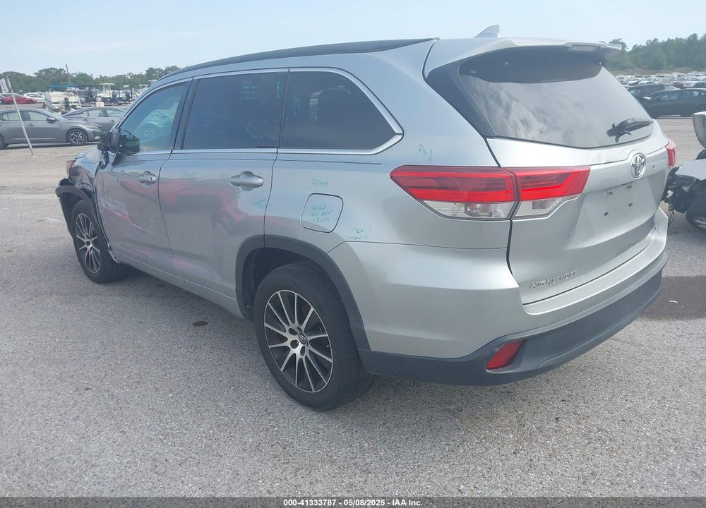 2018 TOYOTA HIGHLANDER SE VIN: 5TDKZRFH8JS537052