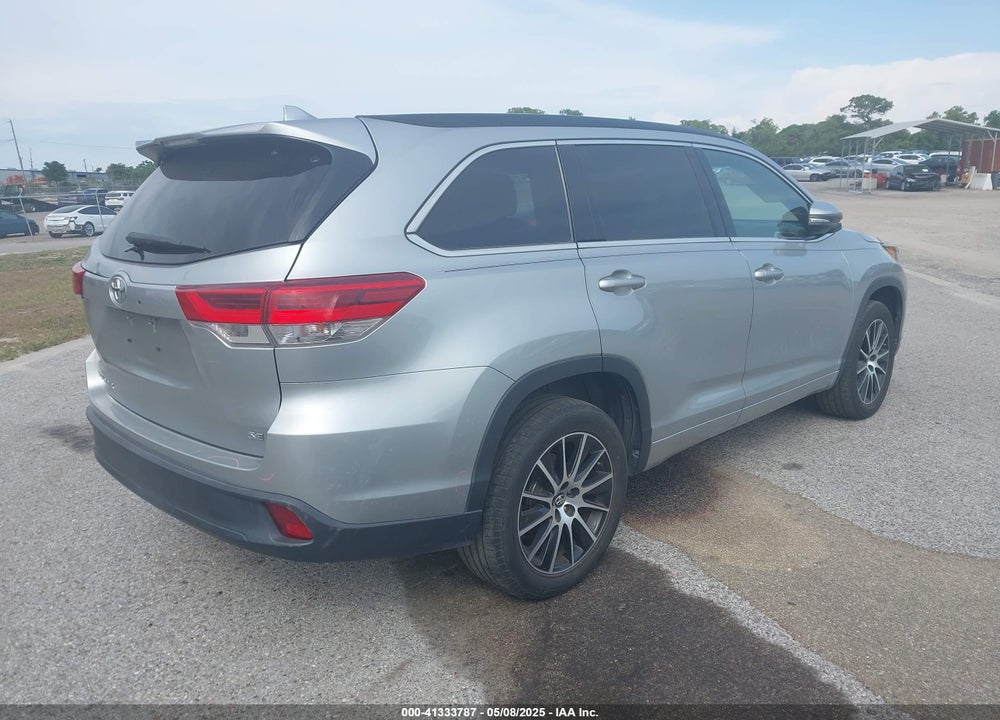 2018 TOYOTA HIGHLANDER SE VIN: 5TDKZRFH8JS537052