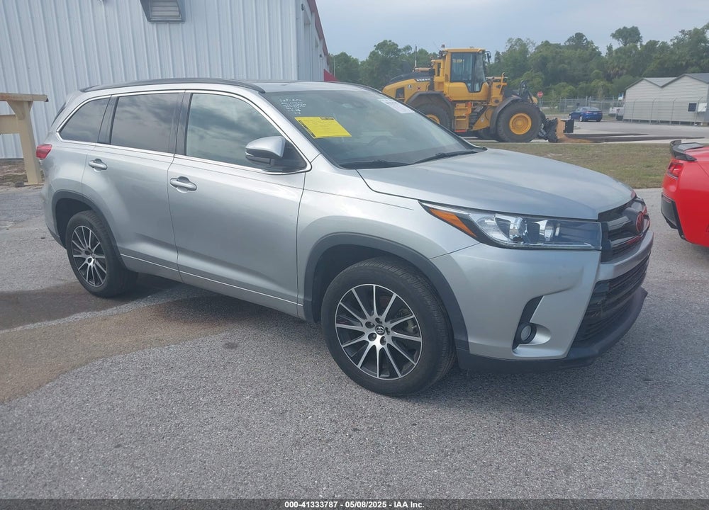2018 TOYOTA HIGHLANDER SE VIN: 5TDKZRFH8JS537052