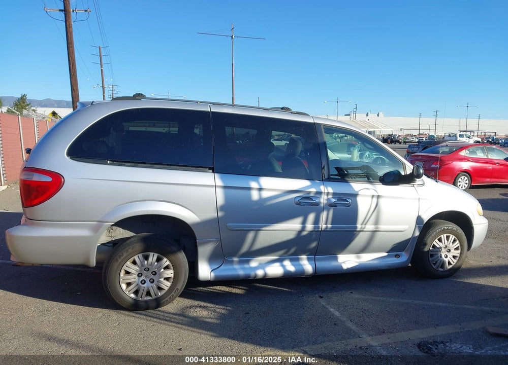 2007 CHRYSLER TOWN & COUNTRY LX VIN: 2A4GP44R87R352599