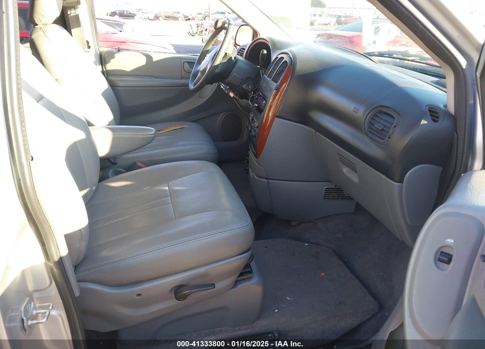 2007 CHRYSLER TOWN & COUNTRY LX VIN: 2A4GP44R87R352599