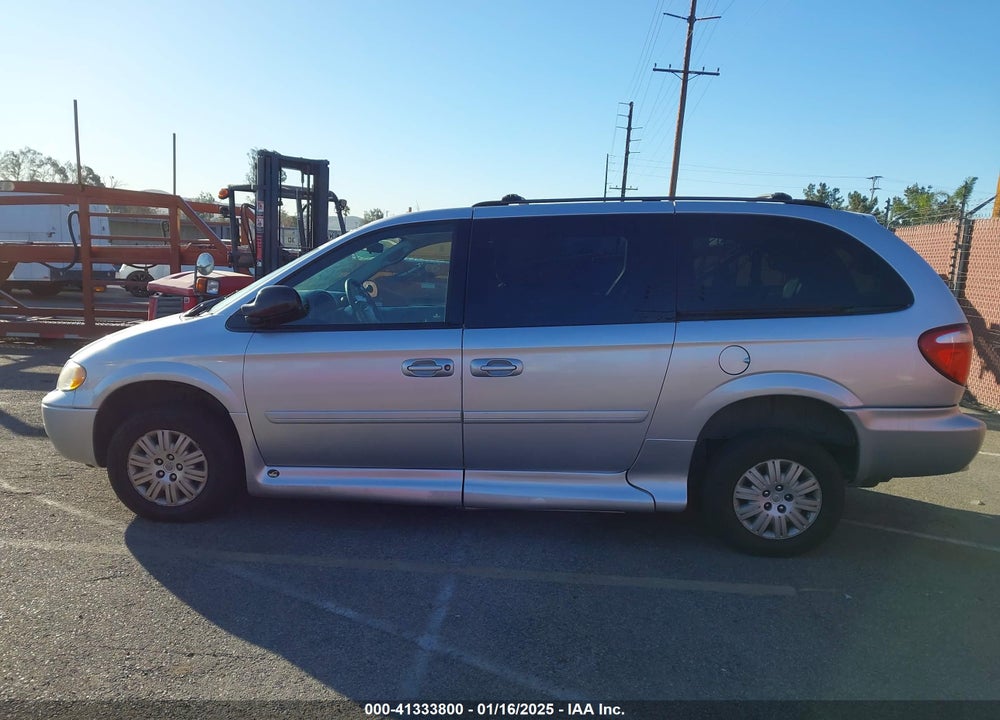 2007 CHRYSLER TOWN & COUNTRY LX VIN: 2A4GP44R87R352599
