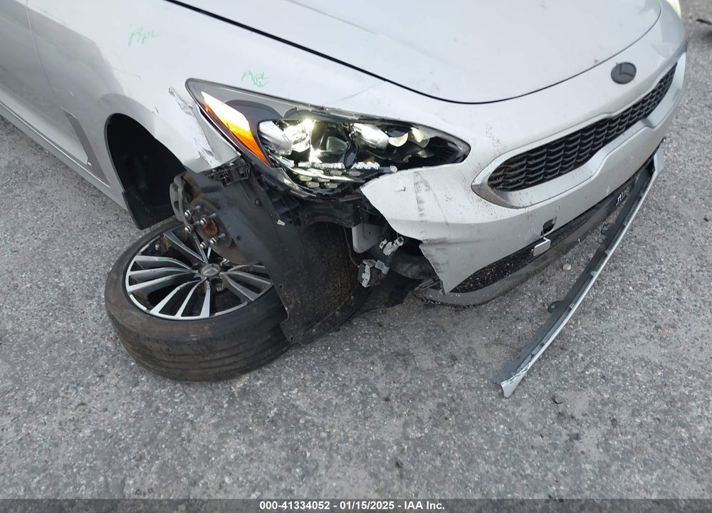 2018 KIA STINGER VIN: KNAE25LA6J6017589