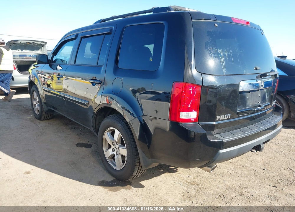2011 HONDA PILOT EX-L VIN: 5FNYF4H59BB039876