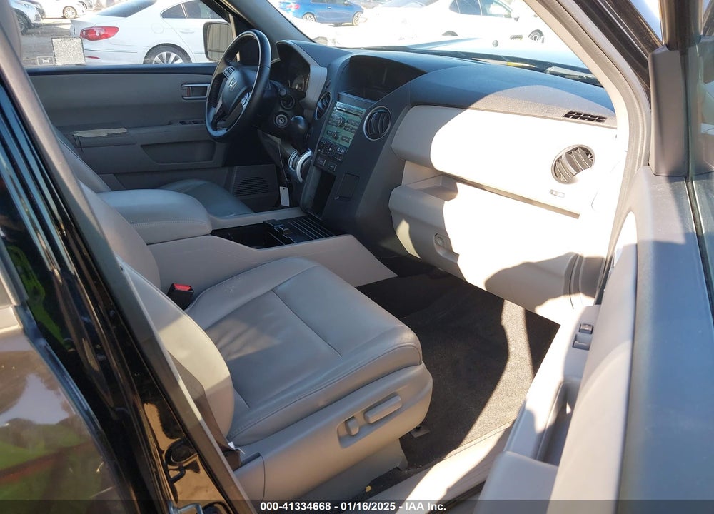 2011 HONDA PILOT EX-L VIN: 5FNYF4H59BB039876