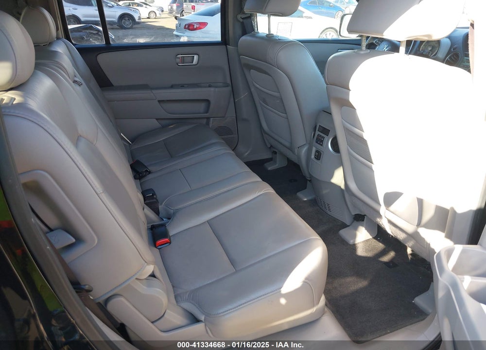 2011 HONDA PILOT EX-L VIN: 5FNYF4H59BB039876