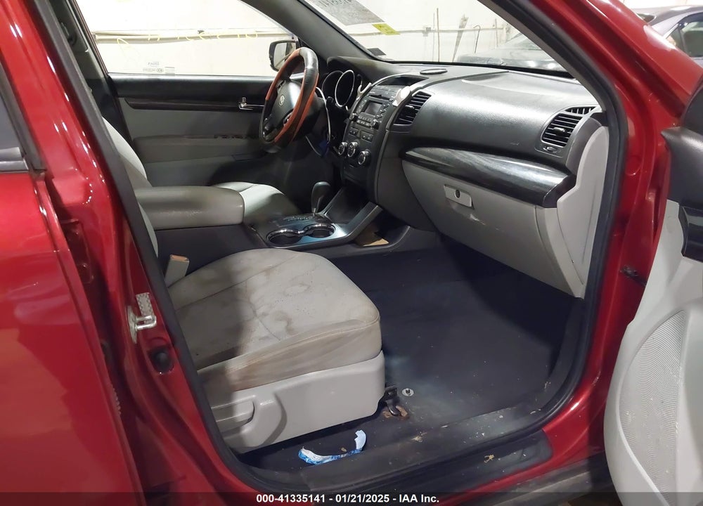 2011 KIA SORENTO LX VIN: 5XYKTCA11BG053909