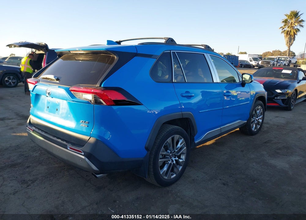 2020 TOYOTA RAV4 XLE PREMIUM VIN: JTMA1RFV2LD055846