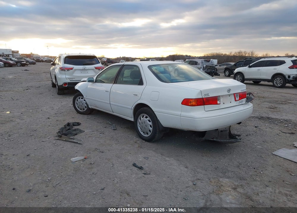 2001 TOYOTA CAMRY CE VIN: 4T1BG22K51U838352