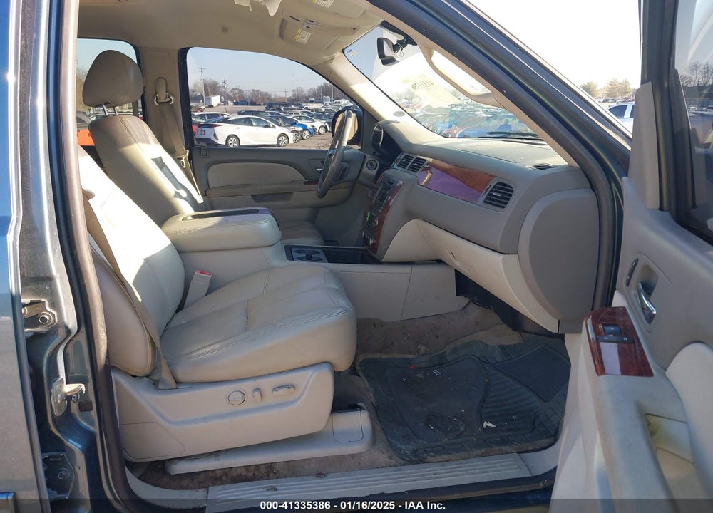 2010 CHEVROLET TAHOE LT VIN: 1GNUKBE06AR212244