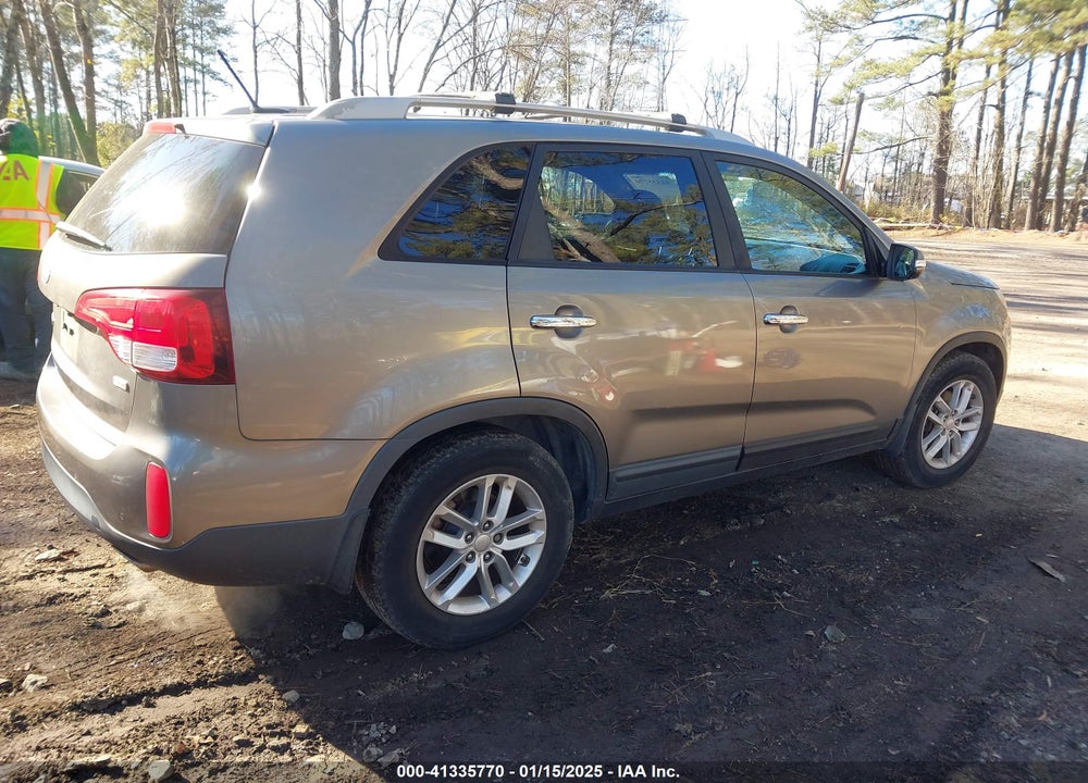 2015 KIA SORENTO LX V6 VIN: 5XYKT4A72FG559846