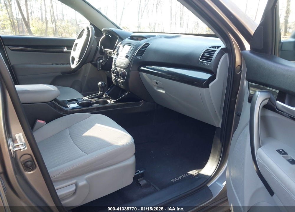 2015 KIA SORENTO LX V6 VIN: 5XYKT4A72FG559846