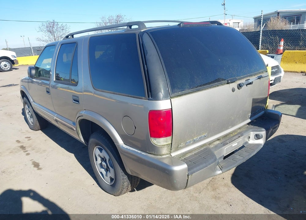 2002 CHEVROLET BLAZER LS VIN: 1GNDT13W52K213071