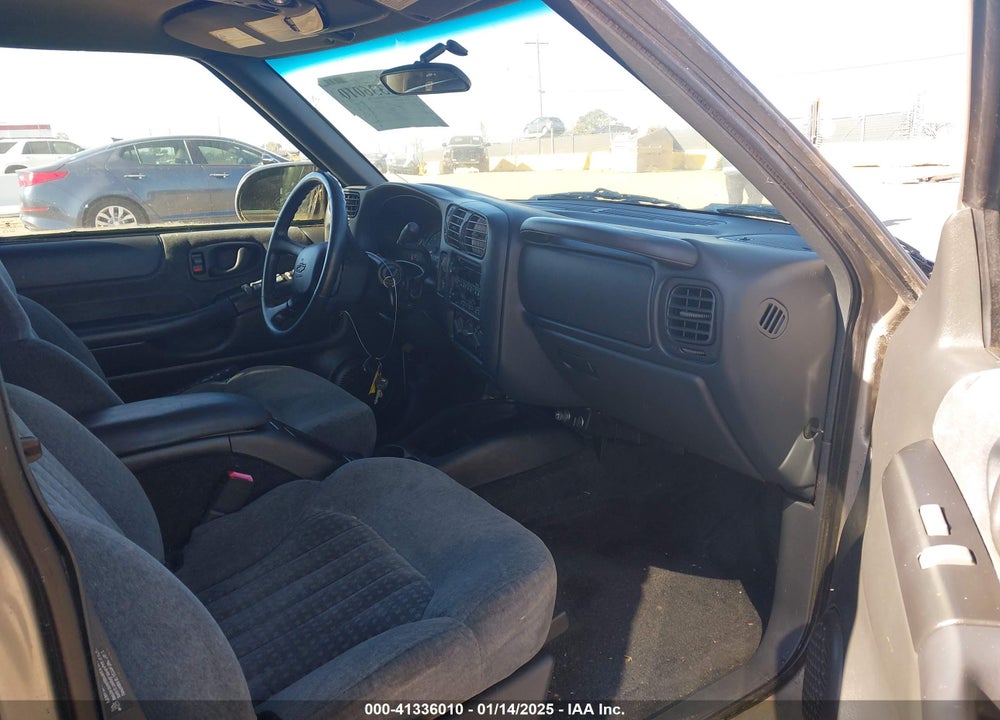 2002 CHEVROLET BLAZER LS VIN: 1GNDT13W52K213071
