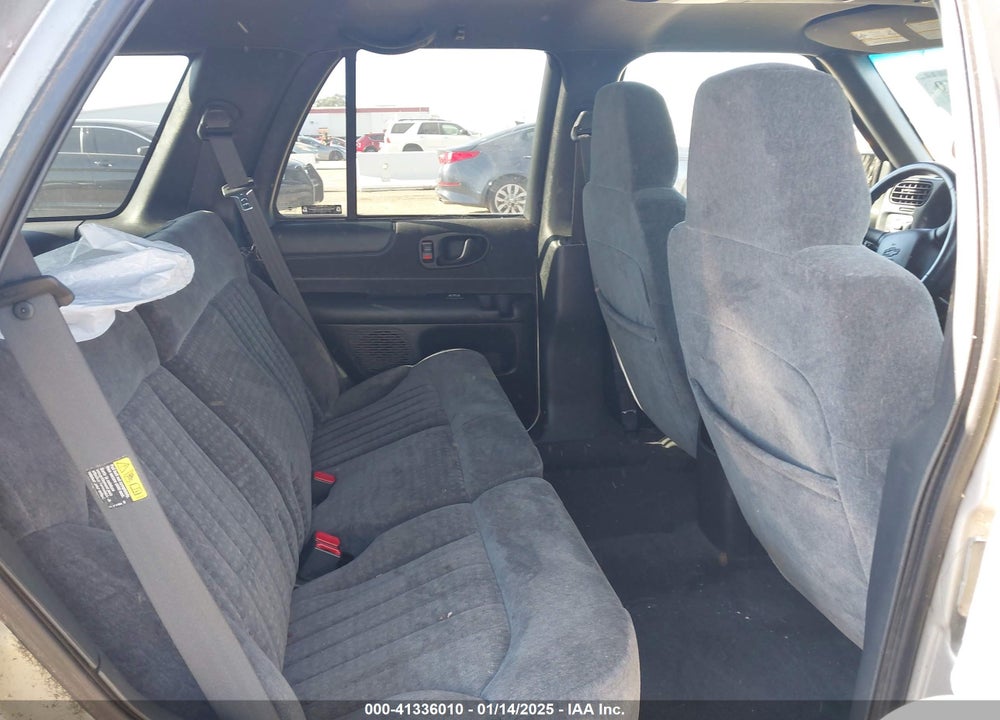 2002 CHEVROLET BLAZER LS VIN: 1GNDT13W52K213071