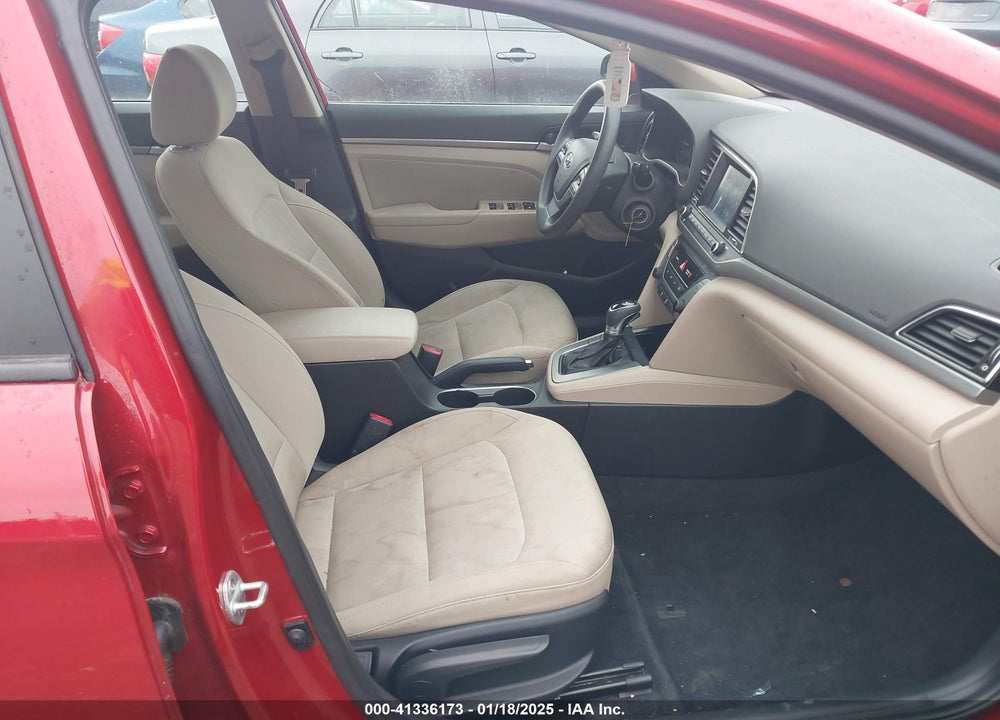 2017 HYUNDAI ELANTRA VIN: 5NPD84LF1HH130160