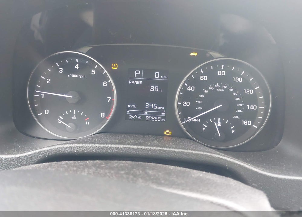 2017 HYUNDAI ELANTRA VIN: 5NPD84LF1HH130160