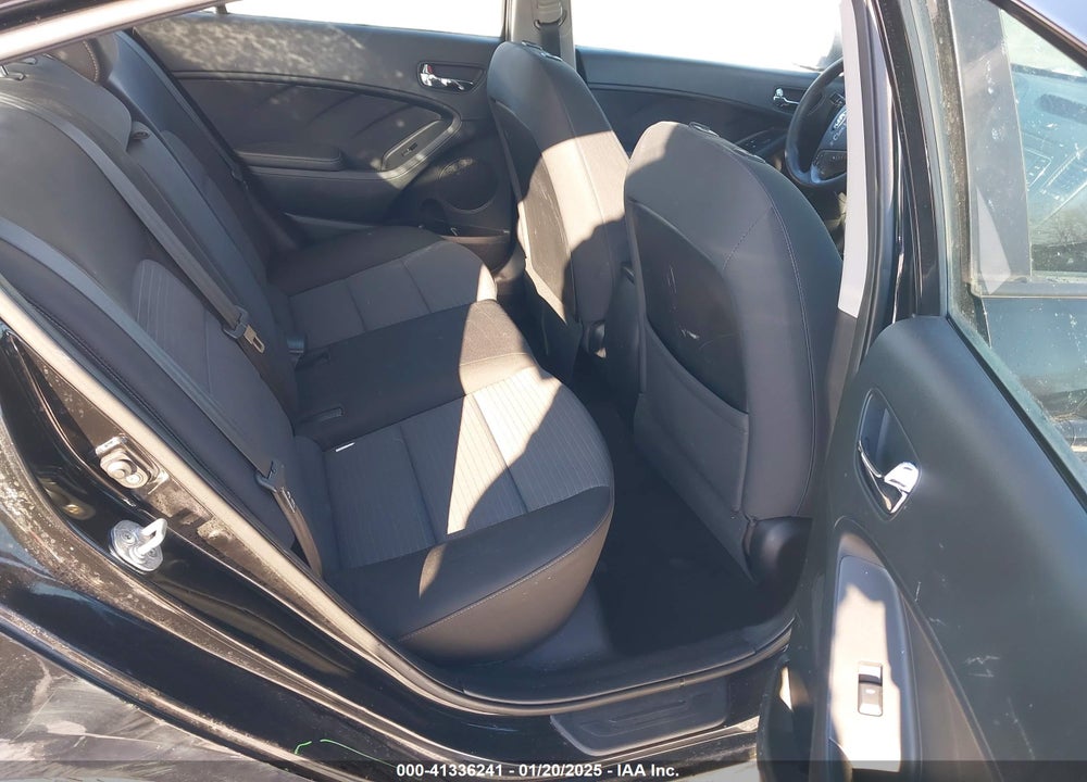 2015 KIA FORTE VIN: KNAFX4A65F5370563