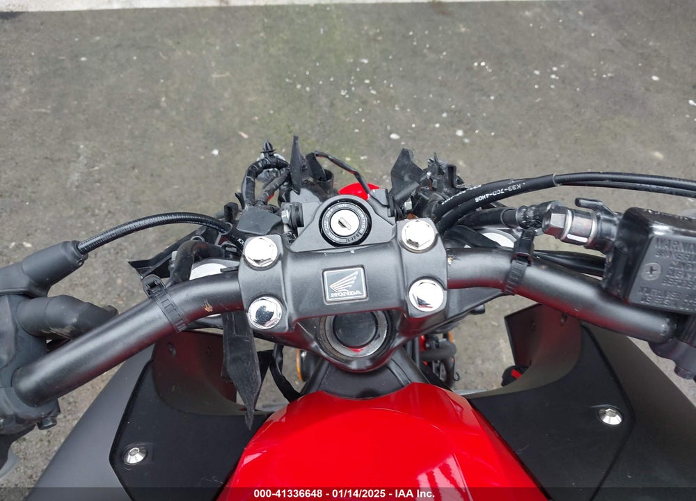 2015 HONDA CB300 F VIN: MLHNC5211F5100813