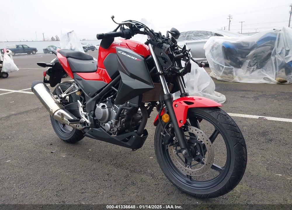 2015 HONDA CB300 F VIN: MLHNC5211F5100813