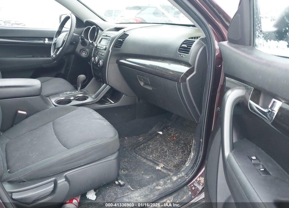 2011 KIA SORENTO LX V6 VIN: 5XYKT4A29BG166134