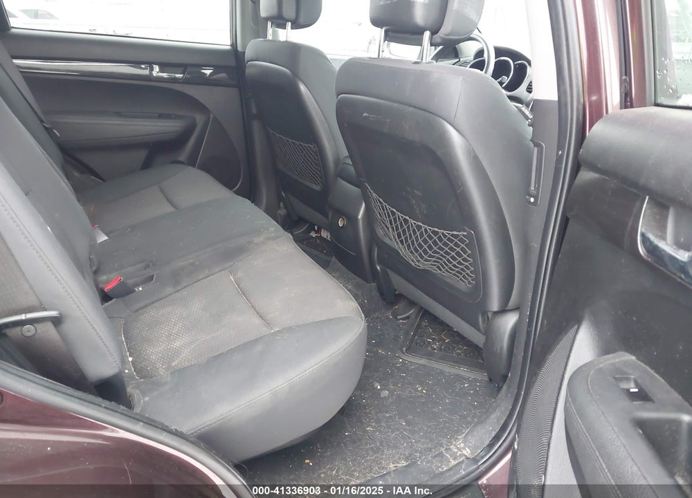 2011 KIA SORENTO LX V6 VIN: 5XYKT4A29BG166134