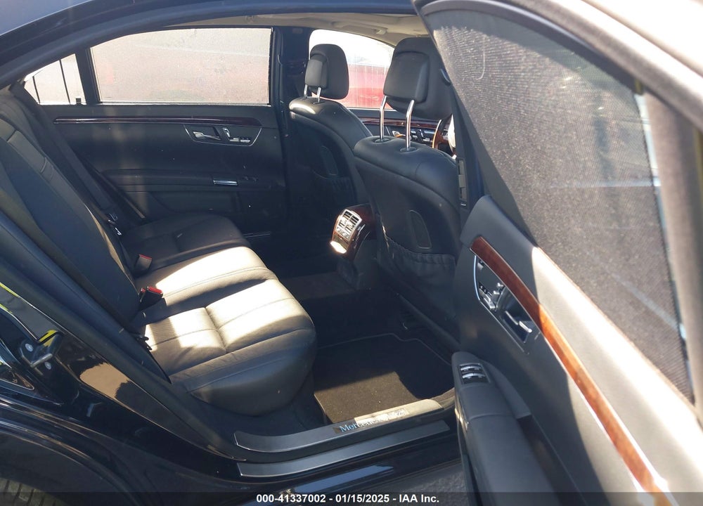 2009 MERCEDES-BENZ S 550 VIN: WDDNG71X99A262652