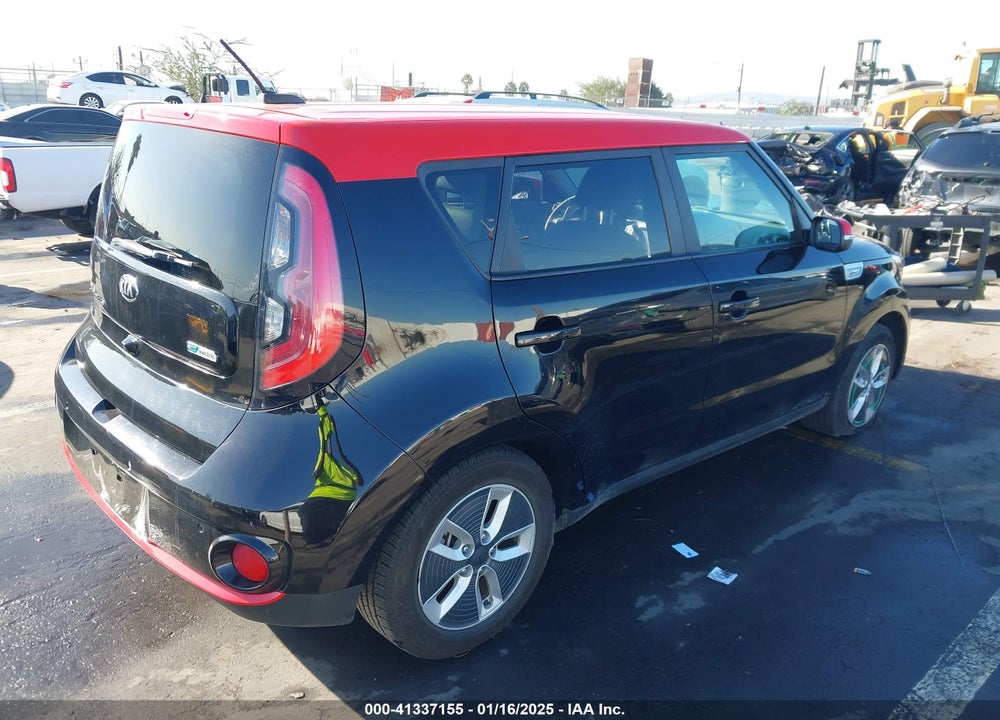 2018 KIA SOUL EV VIN: KNDJX3AE1J7026417