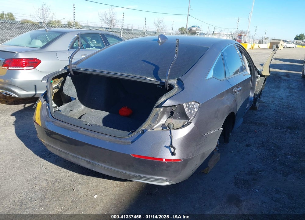 2018 HONDA ACCORD VIN: 1HGCV1F17JA067695