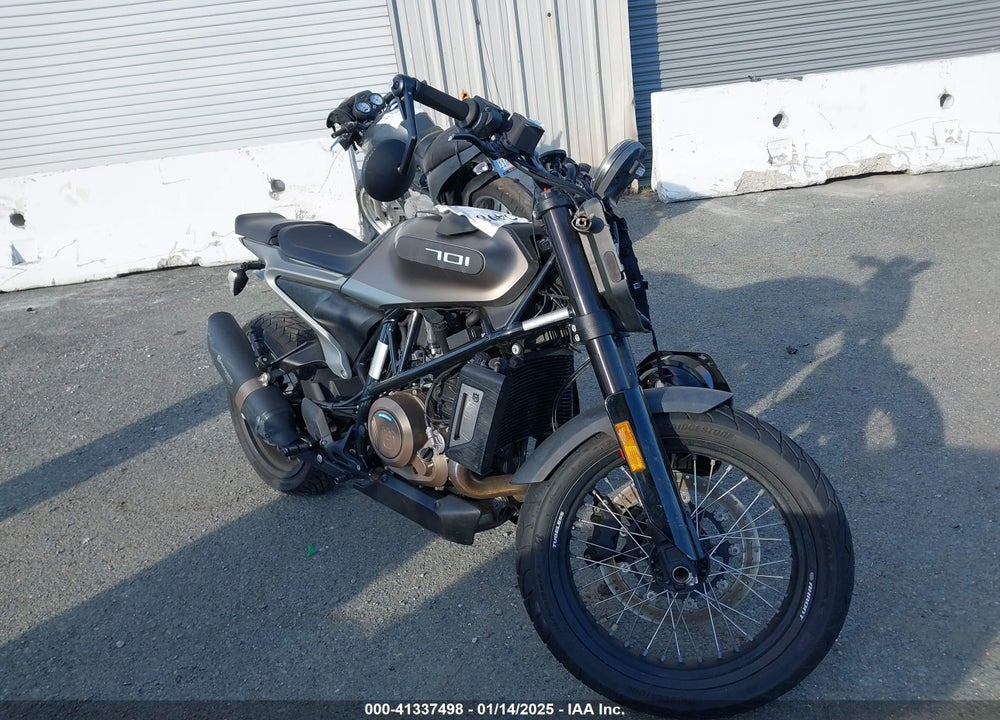 2020 HUSQVARNA SVARTPILEN 701 VIN: VBKUBV404LM777506