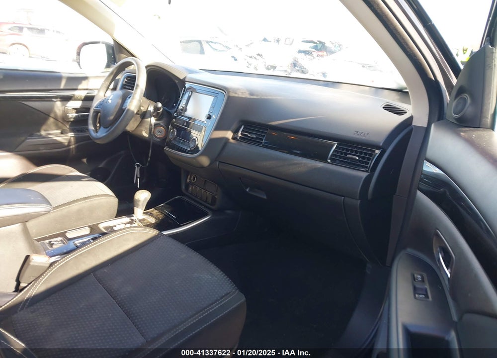 2019 MITSUBISHI OUTLANDER ES VIN: JA4AD2A33KZ018160