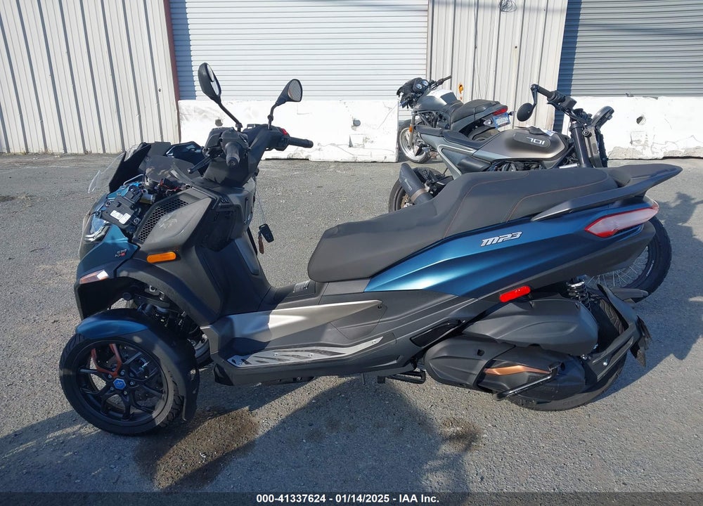 2024 PIAGGIO MP3 530 EXCLUSIVE VIN: ZAPTD30XXR5000151