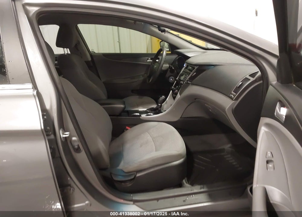 2013 HYUNDAI SONATA VIN: 5NPEB4AC2DH745647